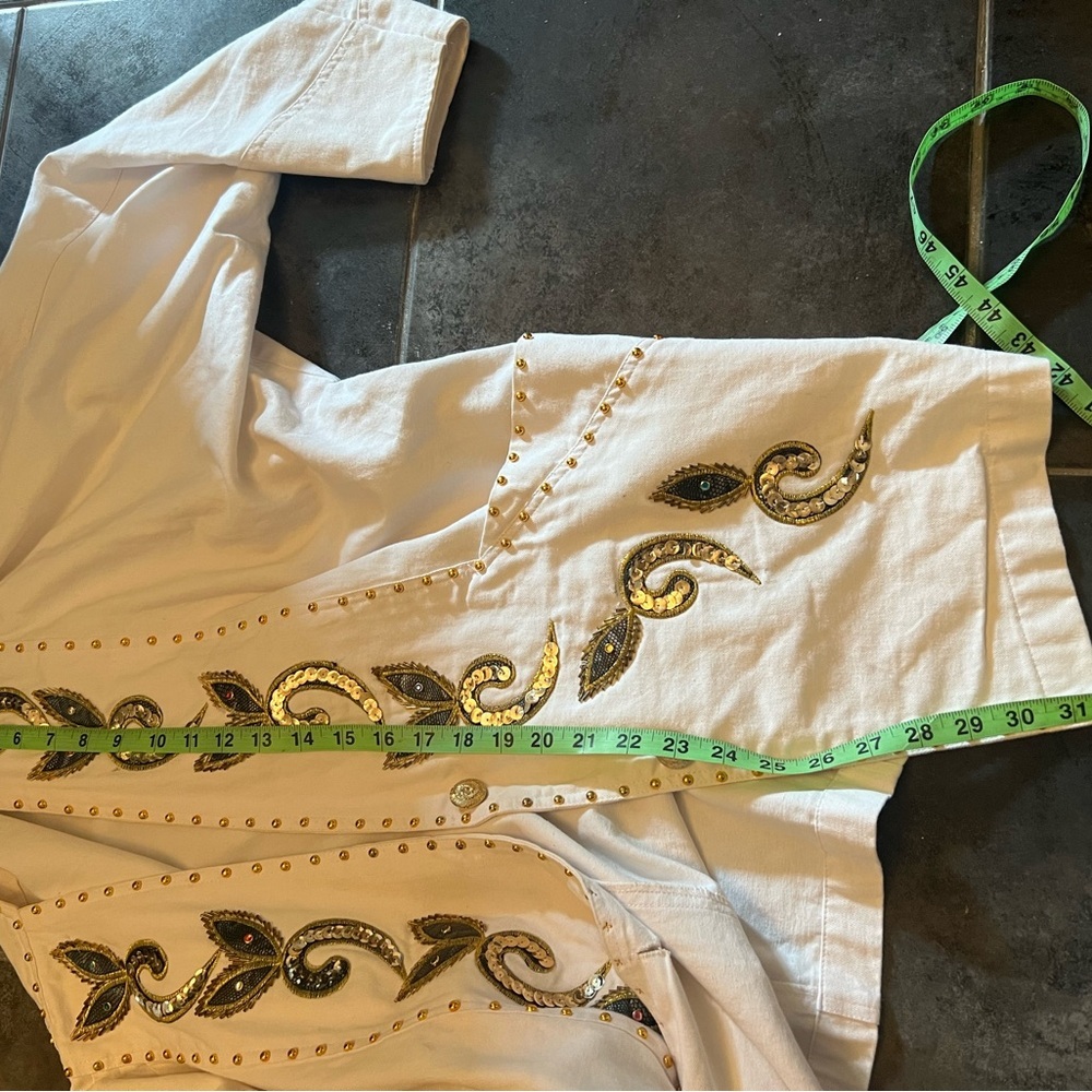 Vintage embroidered White Jacket with Gold Accents - Picture 5 of 5